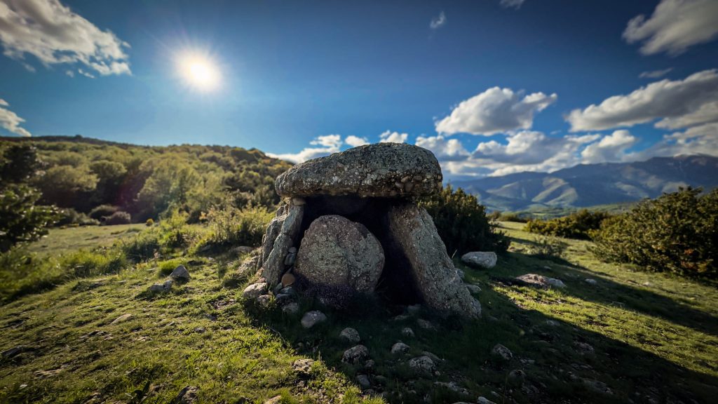 Dolmen de la Casa Encantada - El Cinquè Llac